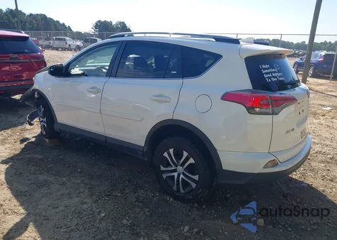 2017 Toyota Rav4 Le z USA, uszkodzony, nr VIN JTMZFREV8HJ124053